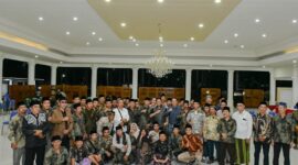 Foto: Bupati Lotim Haerul Warisin, bersama Forum Kepala Lingkungan se Kecamatan Selong dan Labuhan Haji