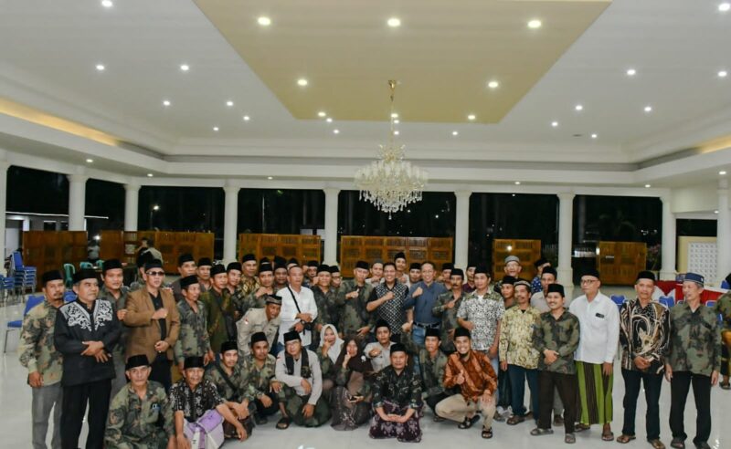 Foto: Bupati Lotim Haerul Warisin, bersama Forum Kepala Lingkungan se Kecamatan Selong dan Labuhan Haji