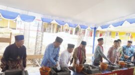 Foto: Peletakan batu pertama Rektorat ITSKes Muhammadiyah Selong oleh Menteri Dikdasmen, bersama Rektor ITSKes Muhammadiyah Selong, Sekda Lombok Timur, PWM, dan PDM.