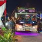 Foto: Wakil Bupati Sumenep, KH Imam Hasyim saat melepas rombongan jamaah haji Kabupaten Sumenep