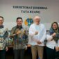 Foto: Bupati Lotim didampingi Sekda bersama Dirjen Tata Ruang Kementerian ATR/BPN, Suyus Windayana di Jakarta