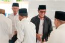 Foto: Bupati Lotim dan Sekda saat melepas
keberangkatan kafilah MTQ Lombok Timur