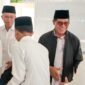 Foto: Bupati Lotim dan Sekda saat melepas
keberangkatan kafilah MTQ Lombok Timur