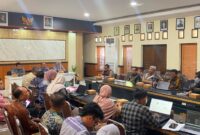 Foto: Rapat koordinasi tim Dirjen Pajak dan Keuangan pusat bersama Kepala Bapenda dan jajaran di Lombok Timur. 
