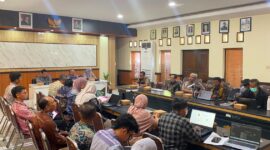 Foto: Rapat koordinasi tim Dirjen Pajak dan Keuangan pusat bersama Kepala Bapenda dan jajaran di Lombok Timur. 
