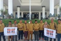 Foto: Ketua PDH Aliansi Masyarakat Adat Nusantara (AMAN) Lombok Timur, Sayadi. SH, bersama jajaran