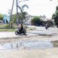 Foto: tumpahan material pasir di simpang empat Desa Labuhan Haji, salah penyebab kecelakaan lalu lintas