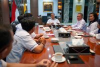 Foto: Gubernur NTB saat menerima audiensi jajaran pengurus SMSI NTB di ruang kerjanya