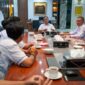 Foto: Gubernur NTB saat menerima audiensi jajaran pengurus SMSI NTB di ruang kerjanya