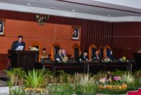 Foto: Bupati Lotim H.Haerul Warisin, saat Rapat Paripurna di DPRD setempat