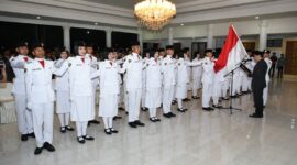 Foto: Pidato Bupati didepan 32 Pasbaraka yang telah dikukuhkan.
