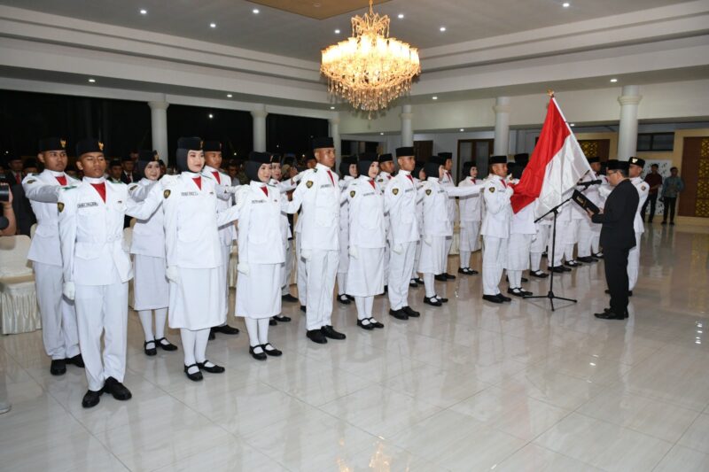 Foto: Pidato Bupati didepan 32 Pasbaraka yang telah dikukuhkan.