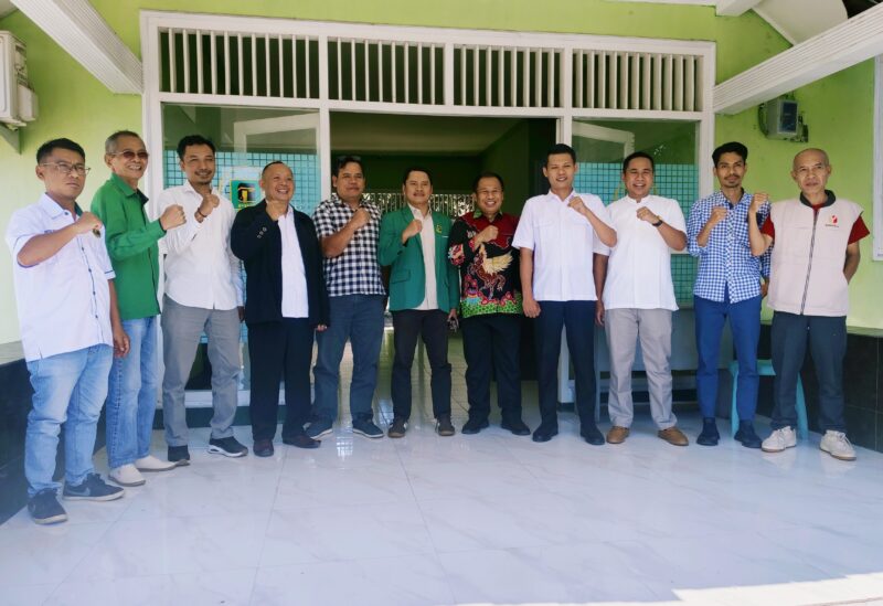 Foto bersama Komisioner Bawaslu dan jajaran DPC Partai Persatuan Pembangunan (PPP) 