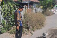 Foto: Bupati Lotim H.Haerul Warisin tinjau jalan rusak di wilayah Kecamatan Lenek