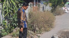 Foto: Bupati Lotim H.Haerul Warisin tinjau jalan rusak di wilayah Kecamatan Lenek