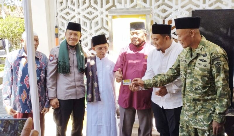Foto: Camat Selong bersama jajaran Forkopimcam Selong saat meresmikan ATM beras