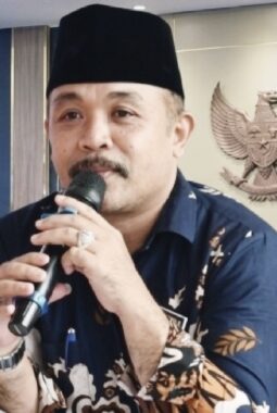 Dikbud Lombok Timur Tegaskan Sekolah Dilarang Jual Seragam di Luar Ketentuan
