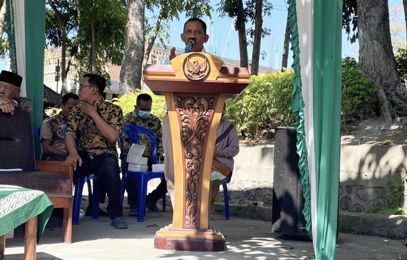 Foto: Rektor ITKes Muhammadiyah Selong Dr.H.Moh. Juhad, M.AP., saat membuka MATAF dan PKKMB