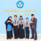 Foto: Kepala Dinas Pendidikan Lotim (kanan) bersama Kepala Sekolah SDN 3 Selong dan siswa siswi perwakilan Juara Kelas.