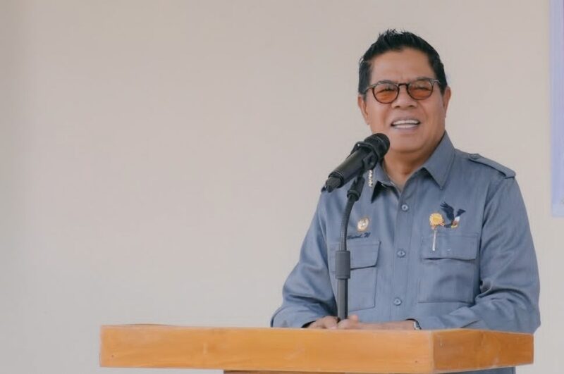Foto: Bupati Lotim usai meresmikan Kantor Lurah Tanjung Kecamatan Labuhan Haji