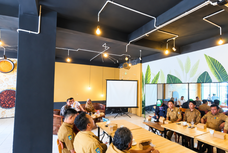 Foto: Giat Lombok Research Center (LRC) bersama BMKG NTB dan Dinas PMD Lombok Timur sosialisasi program inklusi di Seco Caffe PTC Pancor Lombok Timur