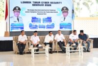 Foto: Bupati Lotim H. Haerul Warisin dan jajaran bersama Kadis Kominfo dan Persandian NTB saat membuka seminar Lombok Timur Cyber Security Seminar 2026 di Pendopo Bupati.
