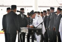 Foto: Suasana pelantikan 155 pejabat administrator dan pengawas serta tiga kepala puskesmas di lingkungan Pemerintah Kabupaten Lombok Timur di Pendopo Bupati.