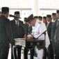 Foto: Suasana pelantikan 155 pejabat administrator dan pengawas serta tiga kepala puskesmas di lingkungan Pemerintah Kabupaten Lombok Timur di Pendopo Bupati.