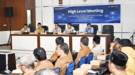 Foto: Bupati Lombok Timur H. Haerul Wariain, bersama jajaran saat membuka High Level Meeting TP2DD di ruang Rupatama Kantor Bupati