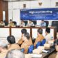 Foto: Bupati Lombok Timur H. Haerul Wariain, bersama jajaran saat membuka High Level Meeting TP2DD di ruang Rupatama Kantor Bupati