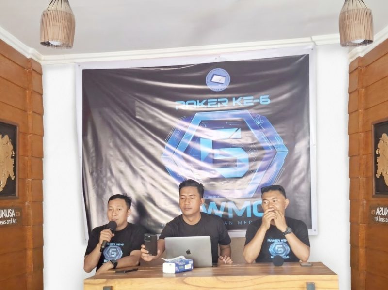 Foto: Jajaran pengurus FWMO Lotim saat giat Milad FWMO ke-8 di Pondok Jurnal Selong. 