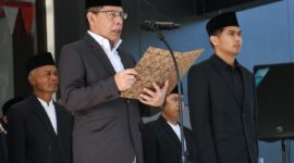 Foto: Wakil Bupati Lombok Timur, H. Moh. Edwin Hadiwijaya, saat peringati Hari Santri Nasional di Pemda Lombok Timur.