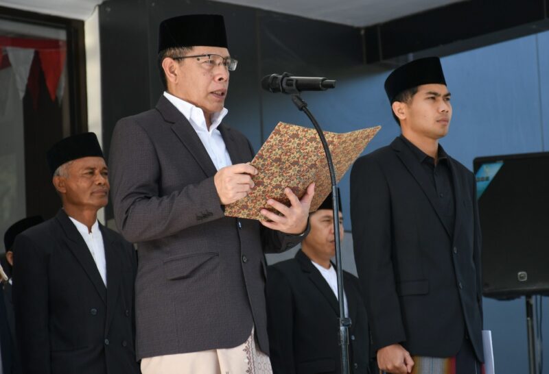 Foto: Wakil Bupati Lombok Timur, H. Moh. Edwin Hadiwijaya, saat peringati Hari Santri Nasional di Pemda Lombok Timur.