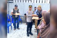 Foto: Ketua Baznas Lotim bersama Kapolres, Dandim 1615 saat menggelar giat kemanusiaan di wilayah Kecamatan Jerowaru.