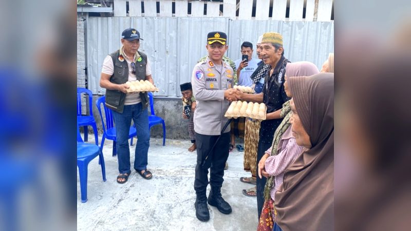 Foto: Ketua Baznas Lotim bersama Kapolres, Dandim 1615 saat menggelar giat kemanusiaan di wilayah Kecamatan Jerowaru.